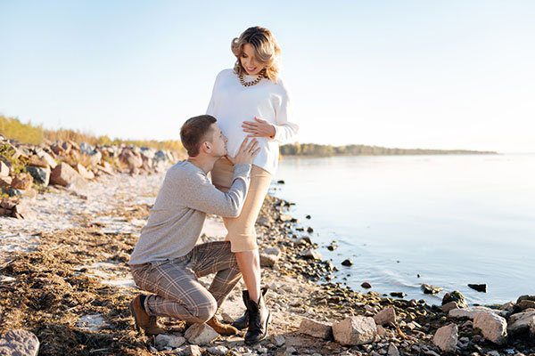 couple on babymoon in southern